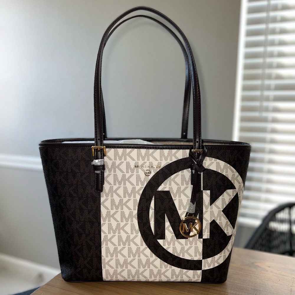 Brand new Michael Kors Signature Carter Tote